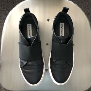 Steve Madden gently used black sneakers